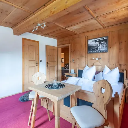 In Kirchberg Near Bus キルヒベルク・イン・チロル